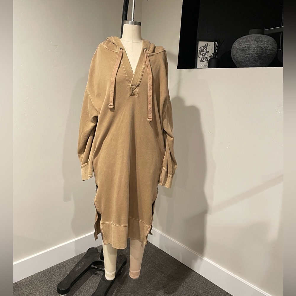FREE PEOPLE SPUR OF THE MOMENT SOLID HOODIE DRESS-TAN